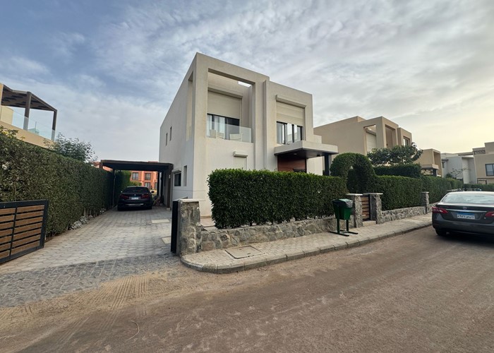 4 BR Villa with lagoon view in Tawila - 0